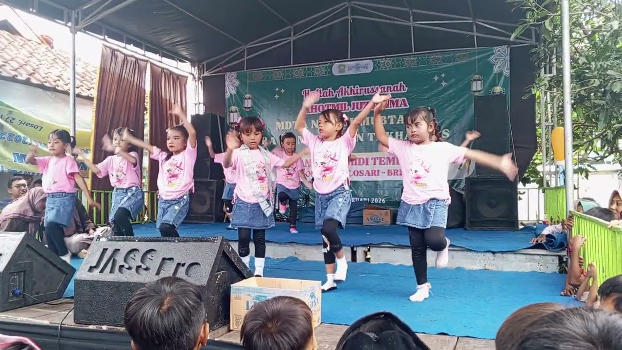 Ini AQ lagi nari td teman