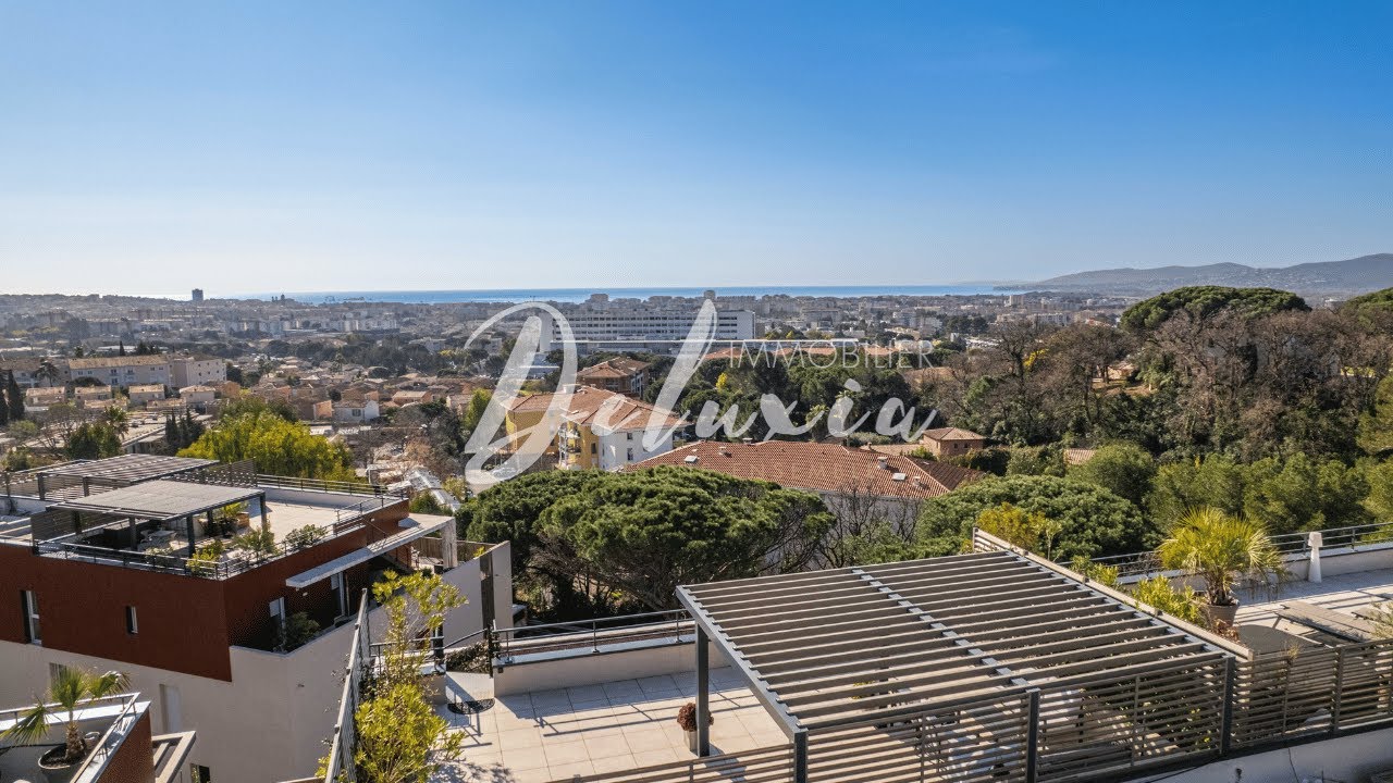 Superbe appartement 4 Pièces avec vue mer, toit terrasse et vaste garage à Fréjus.