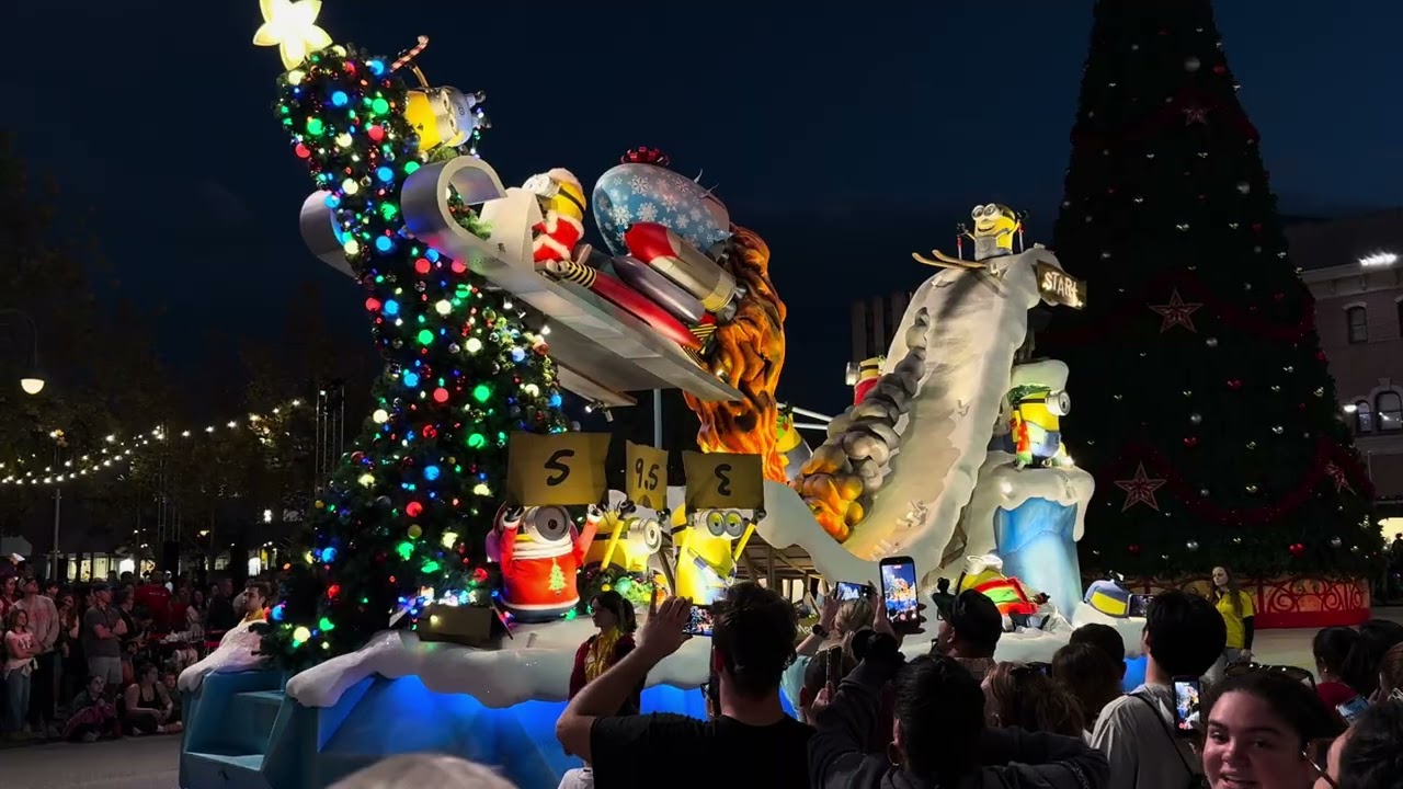 Universal Studios Orlando Universal's Holiday Parade Featuring Macy's 12/13/2025