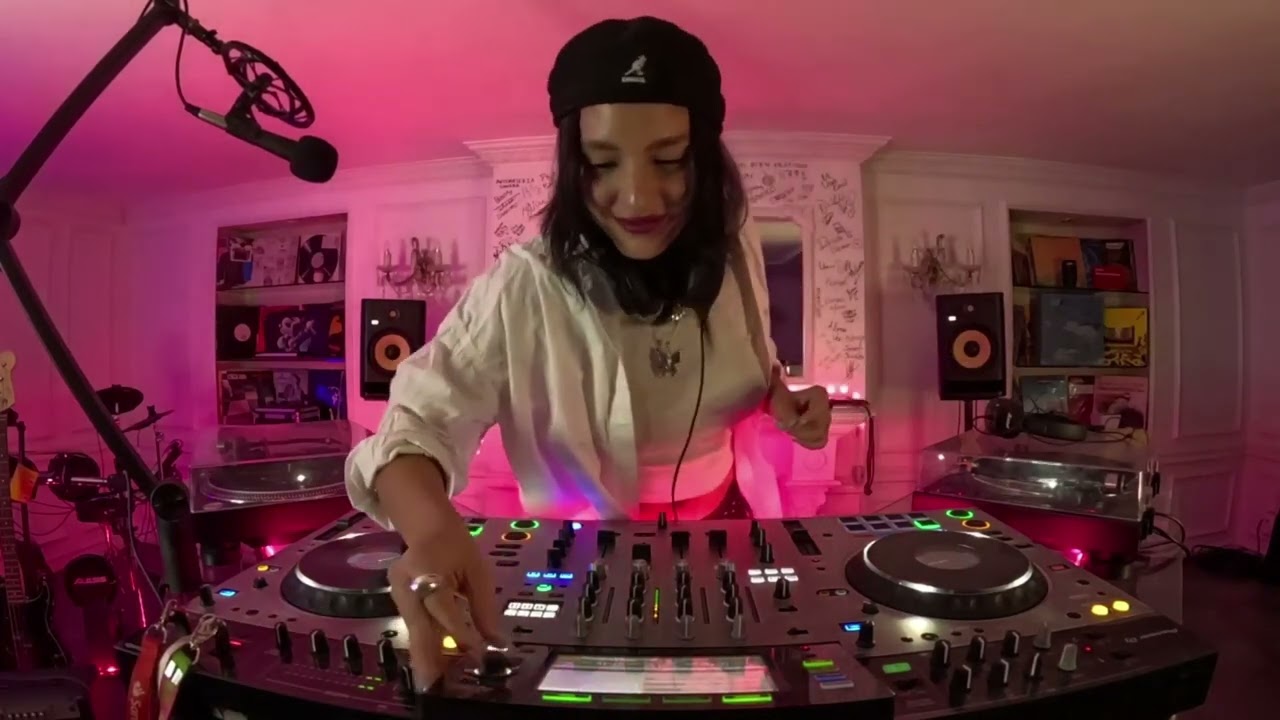 Guest Mix by Vickilicious