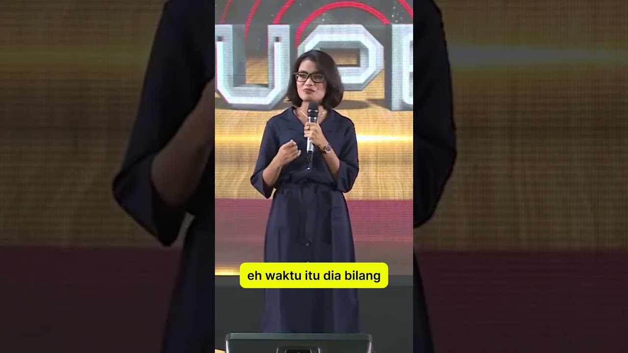 Di kampung saya, jangankan manusia, babi aja bisa tidur dalam rumah gitu loh 😂🤣 - Priska Baru Segu 😆