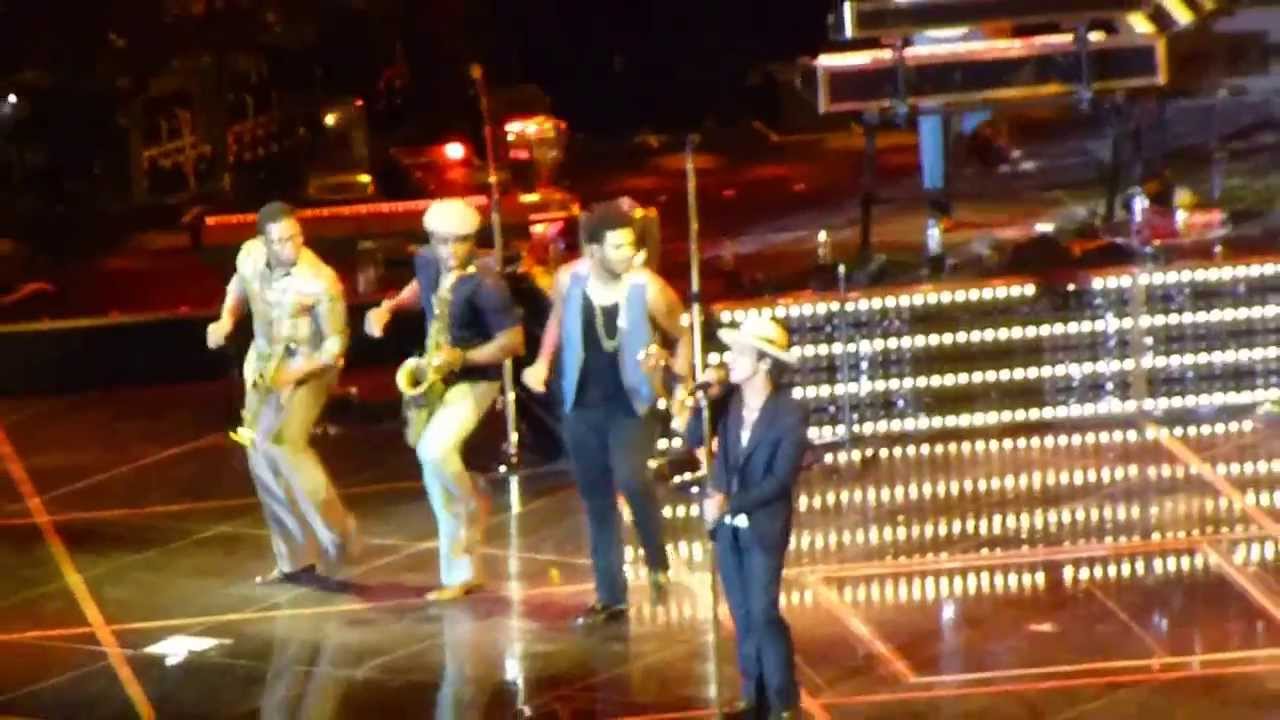 Bruno Mars @ Paris Bercy 2013-10-14 Locked of Heaven