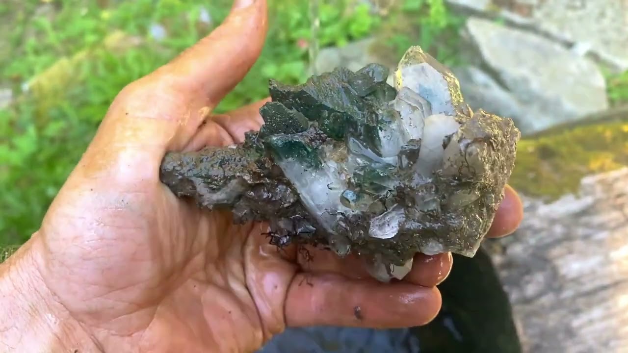 💎 Une belle poche de quartz hyalin et chloriteux de haute Savoie 💎