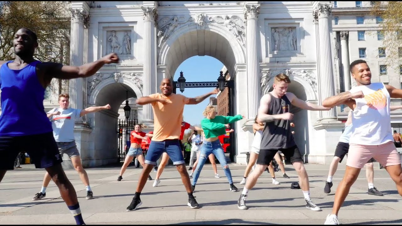 Huge Epic Flash Mob in Marble Arch, London!