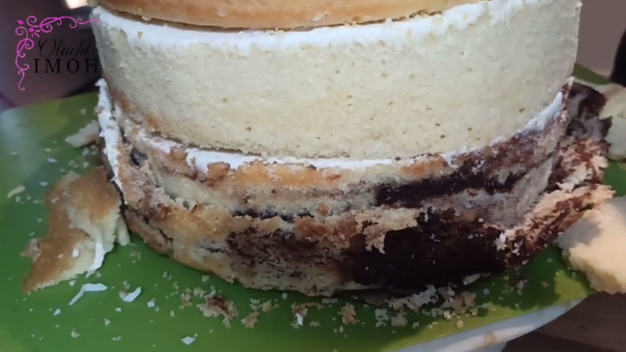 How to trim and crumbcoat a Cake using a Bread knife.😪 #oluchiimoh #caketrimming #howto