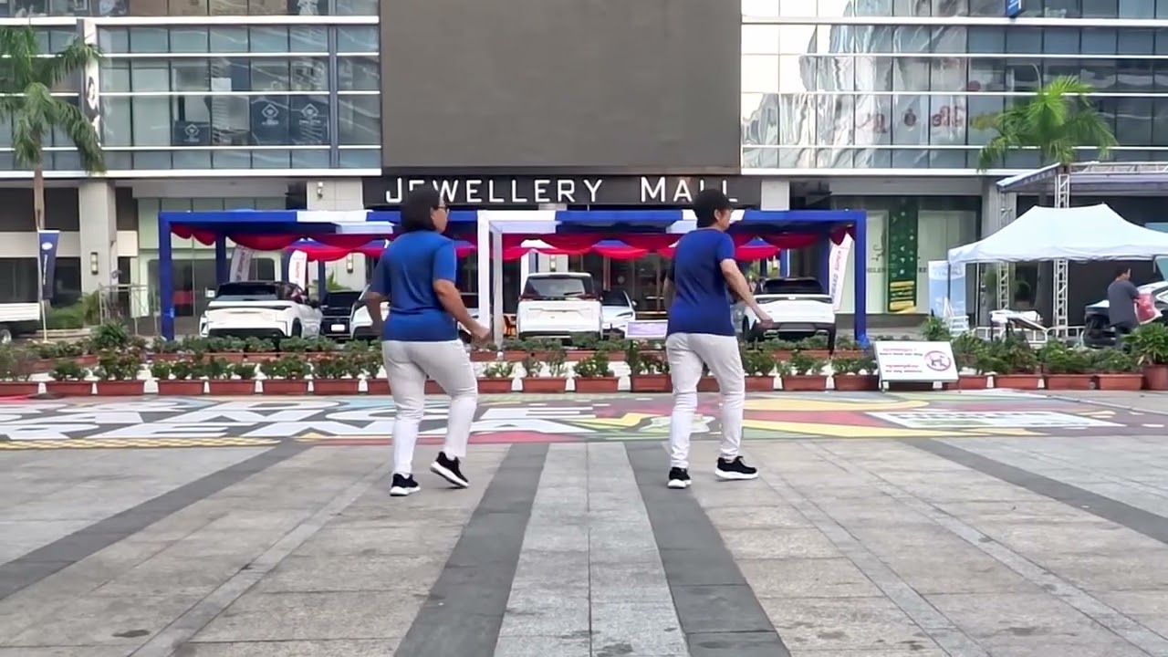 Cuando Me Enamoro  - Line Dance (Improver level) Raymond Sarlemijn & Colin Ghys (July 2025) Demo
