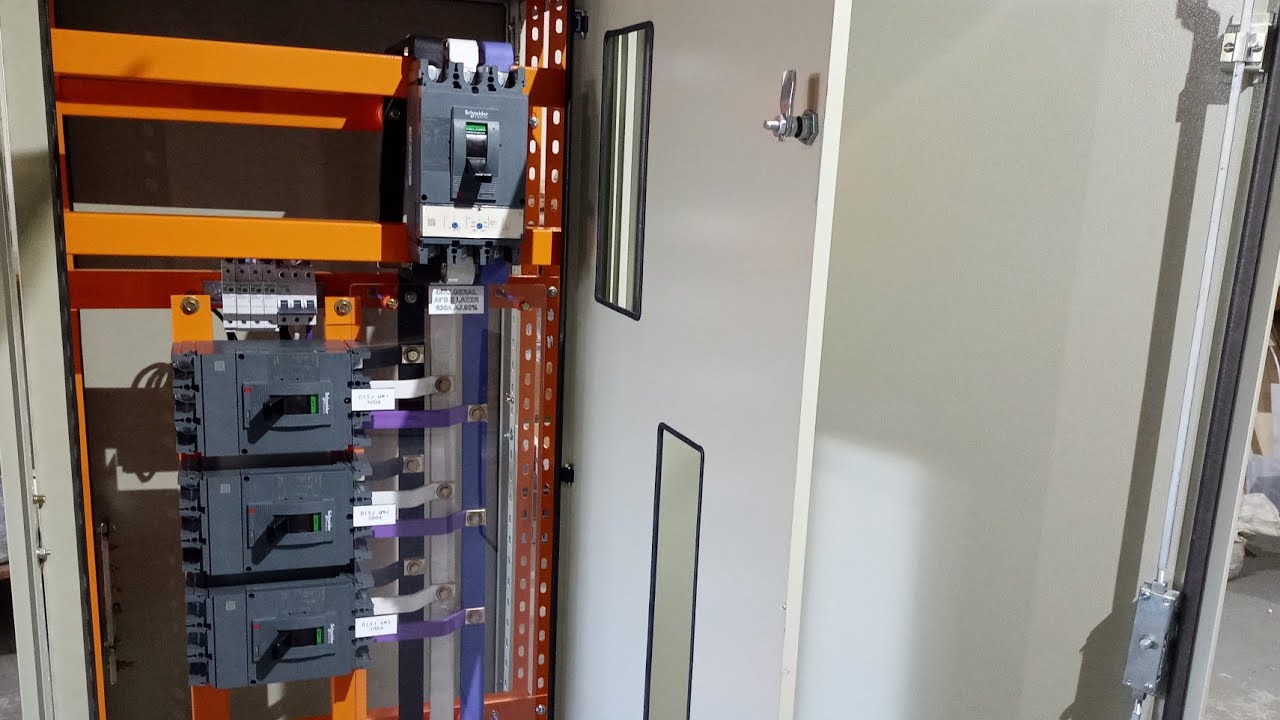 QGBT com porta interna e manopla do disjuntor geral para fora! Quadro geral de um condom&iacute;nio!!!