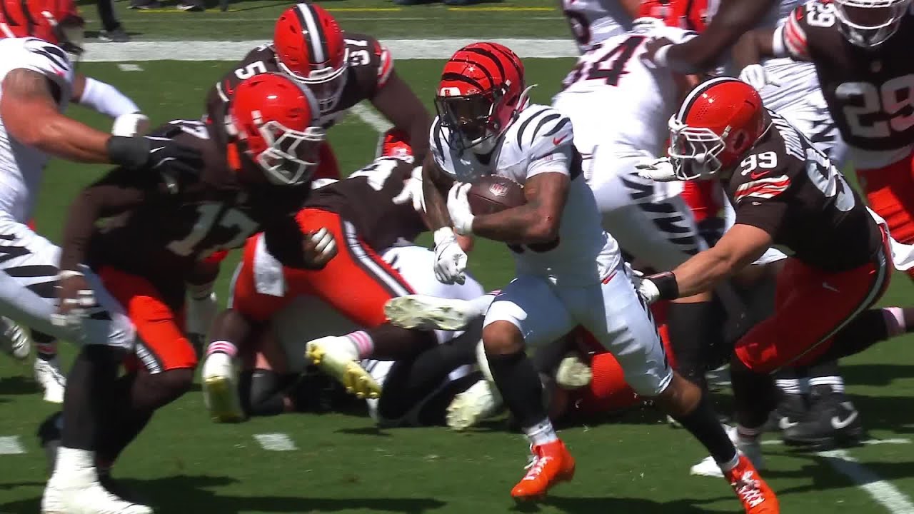 Chase Brown maneuvers around defenders for Bengals' first TD score of season