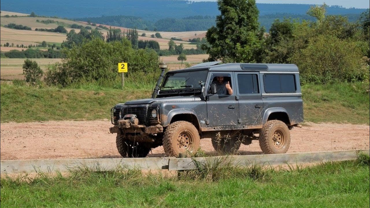 Mammut Landyfestival Defender 110 90 Land Rover Matsch Off-Road Bergung 2015