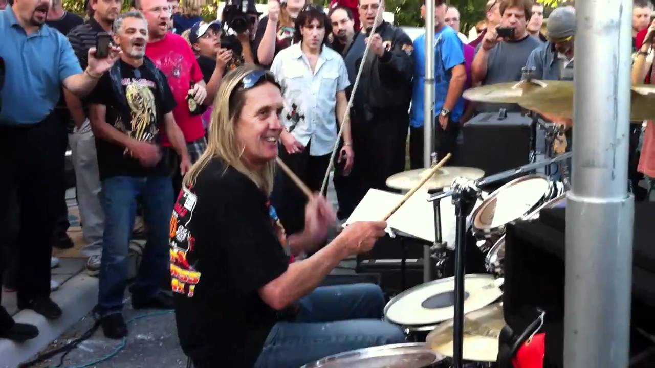 Nicko McBrain - Run To The Hills 12-12-2010
