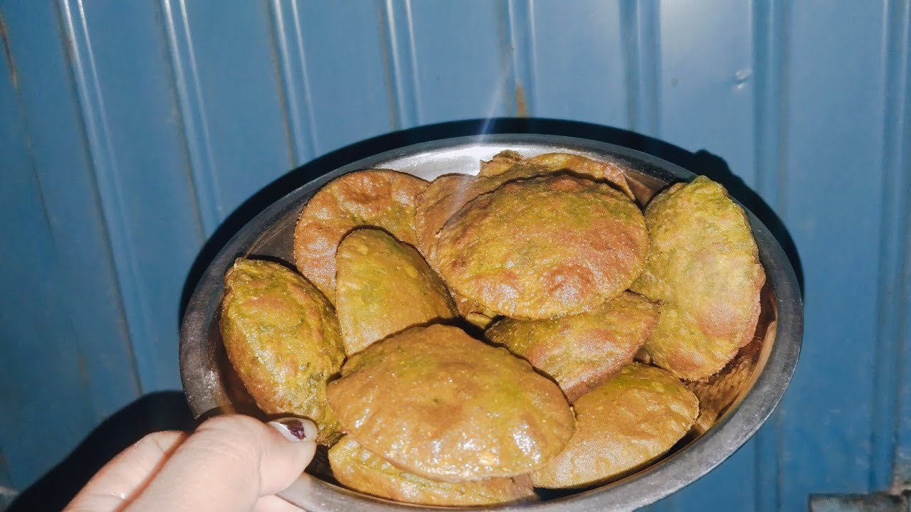 आज मी बनवली पालक पुरी 🌱👩🏻‍🍳 #Foodie😋#HomeMade👩🏻‍🍳 #RecipeVlog #Youtube