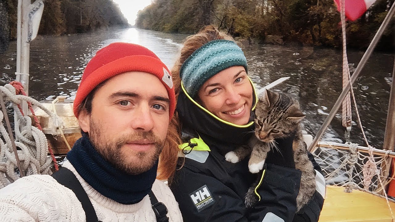 18 - ON SE LES GÈLE DANS LE CANAL - Le Voilier Orange