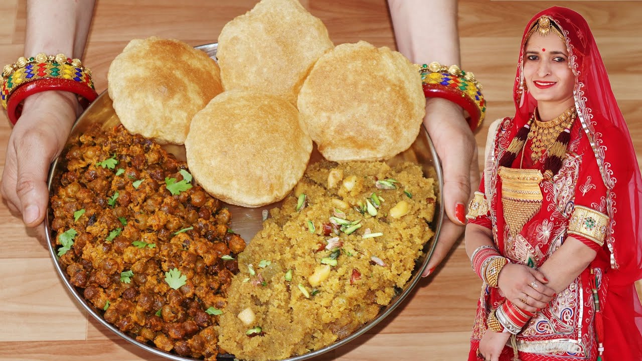 दही के साथ मसाले से बनी काले चने की जबरदस्त सब्जी साथ में रसीला दानेदार हलवा और  फूली फूली पूरियां