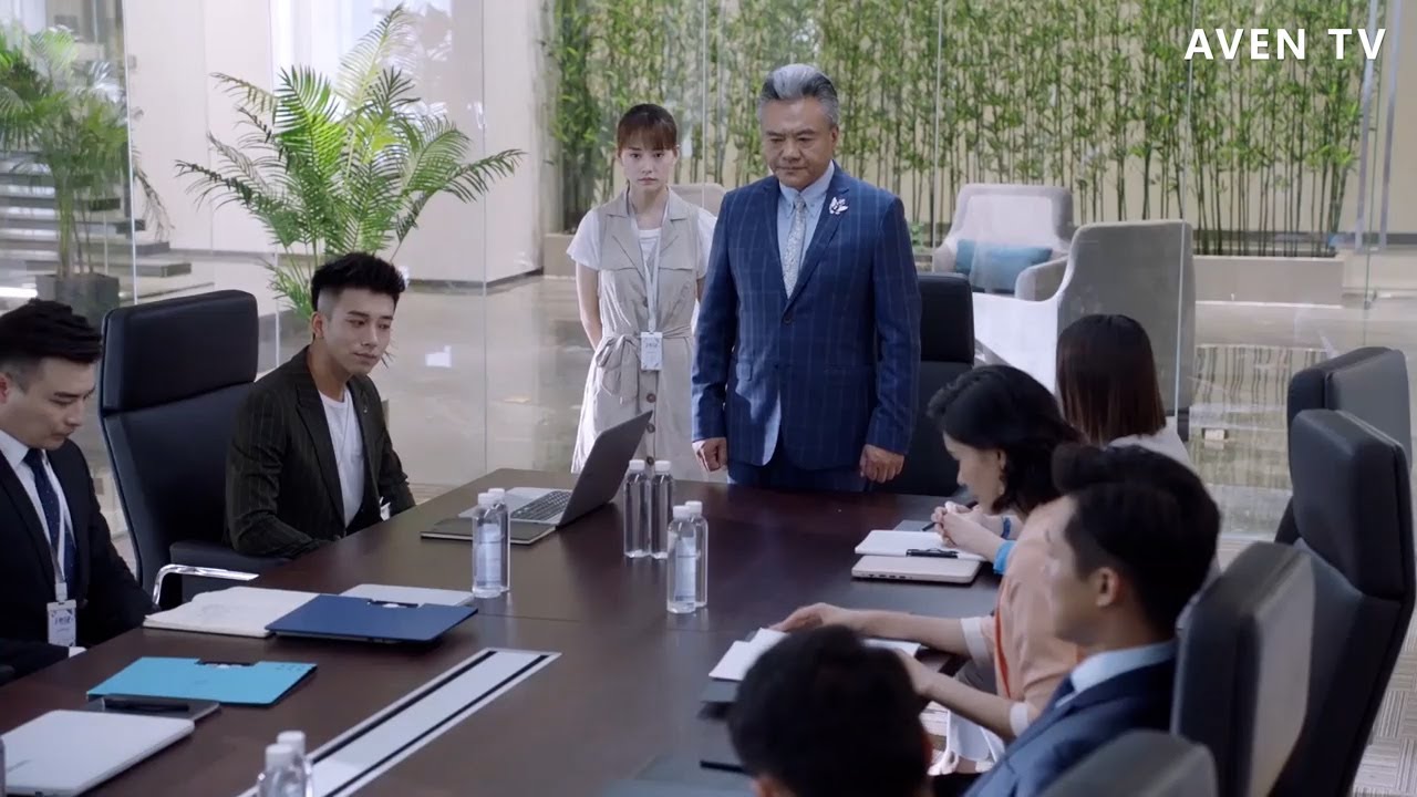 董事長要求灰姑娘主動辭職，哪知被灰姑娘三言兩語打動，反而成了灰姑娘的最強靠山！