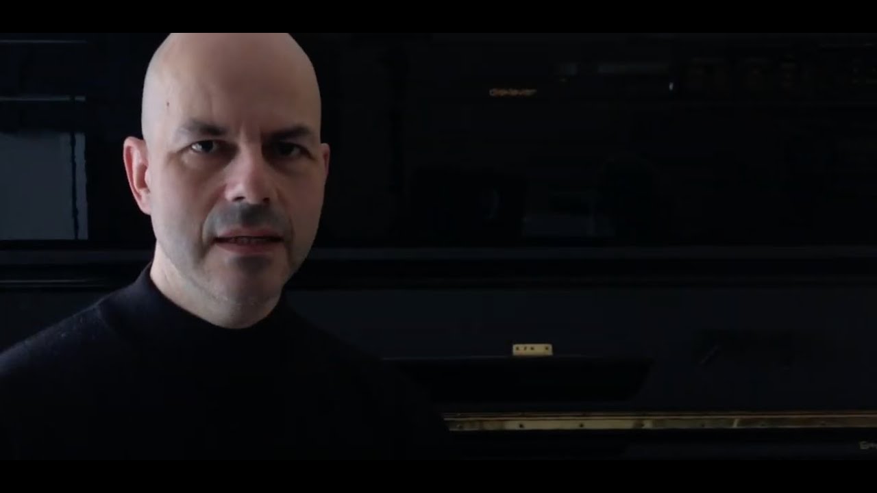 Andreas Mildner on how conductors do (not) use the baton (with German and English subtitles)