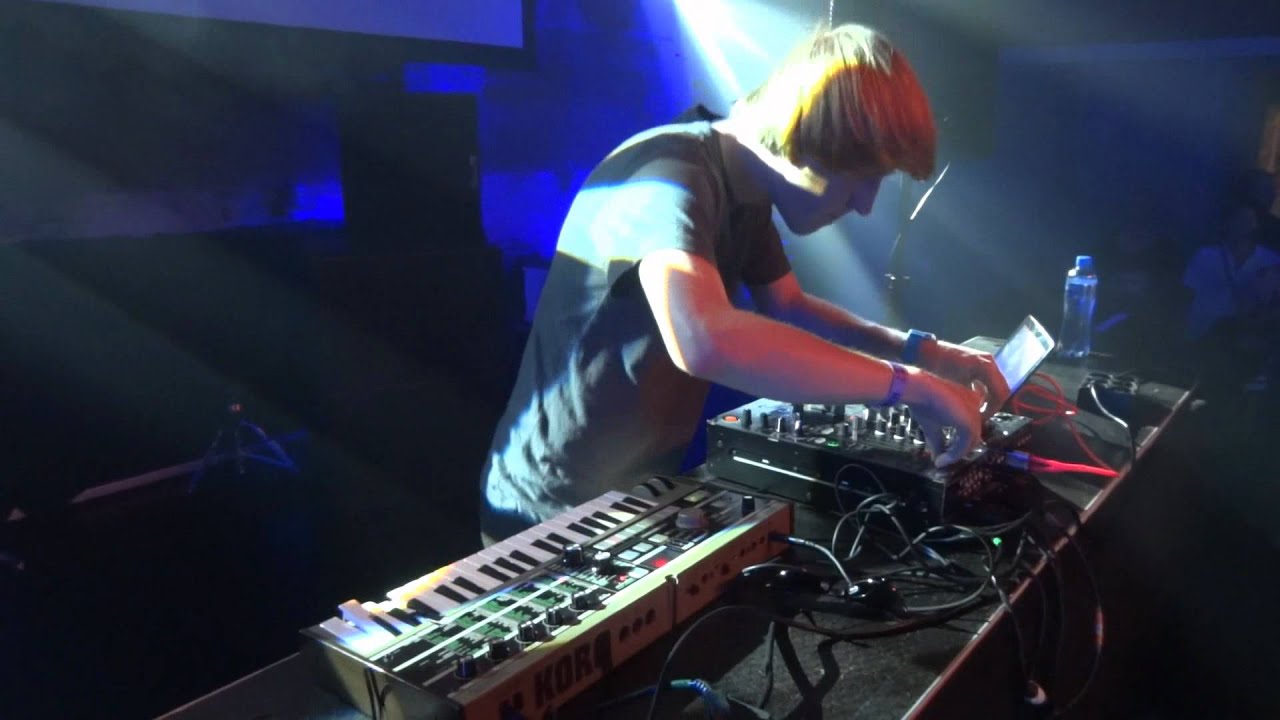 10-07-2011 Dorian Concept live @ Pitch Festival, Amsterdam