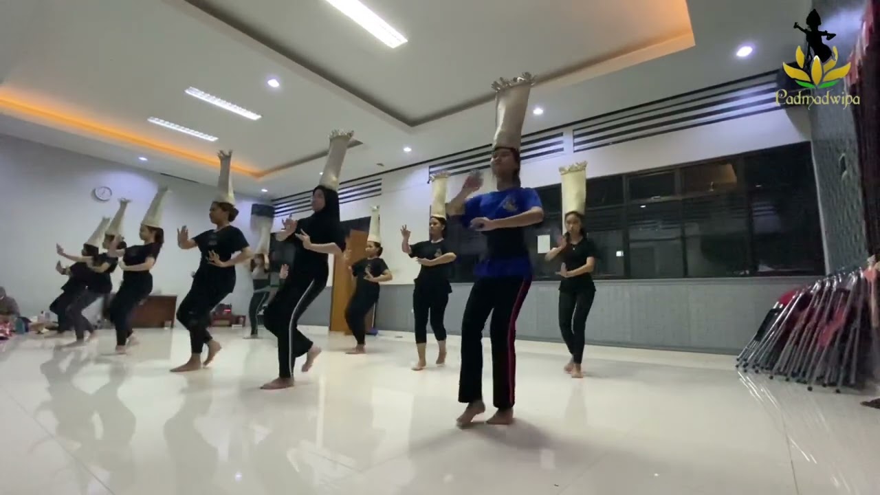 Tari “Manghutti Tandok” - Toba - Sumatra Utara - Sanggar Padmadwipa