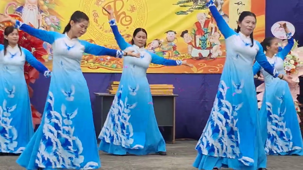 Múa, giao thừa chào xuân, câu lạc bộ thanh xuân biểu diễn ,