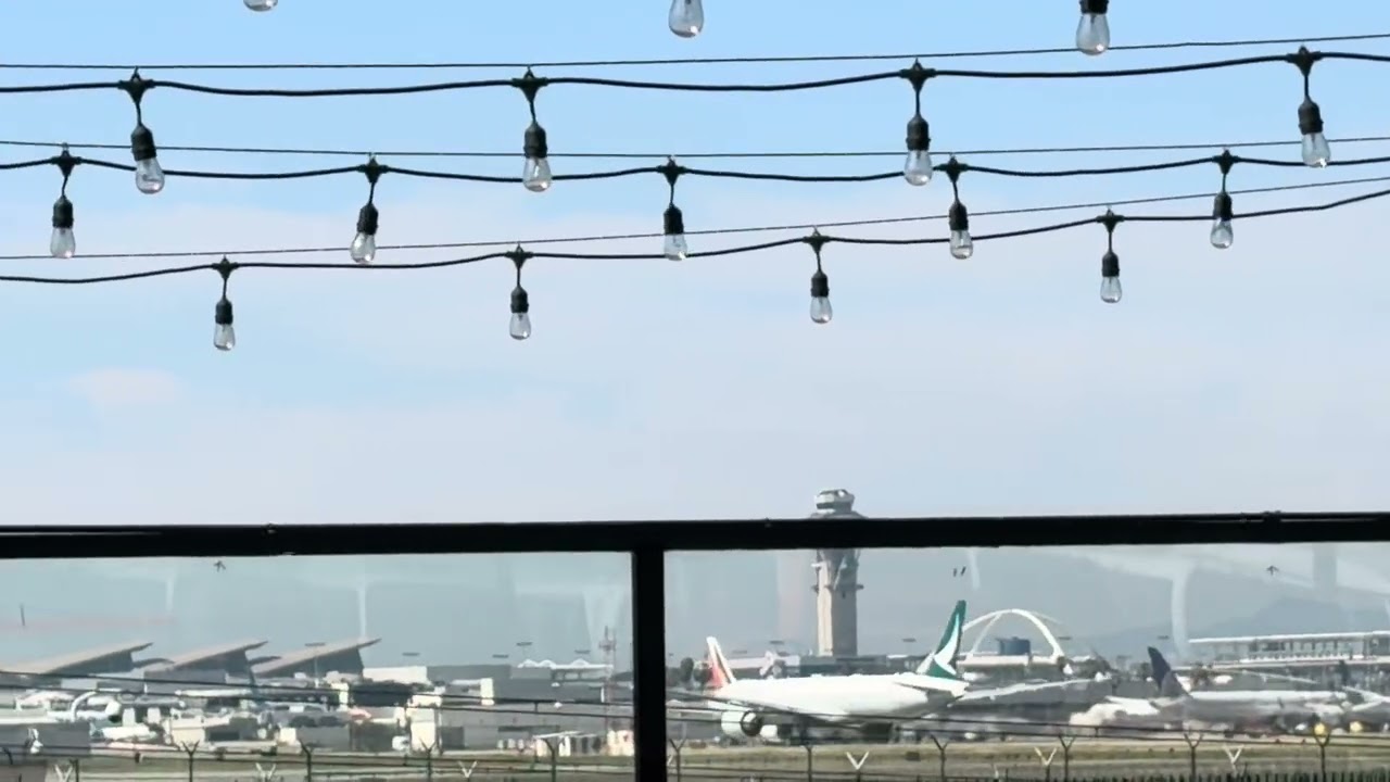 CATHAY PACIFIC BOEING 777-300ER Takeoff