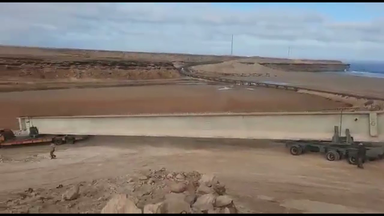 ‏أشغال بناء قنطرة كبيرة على مستوى واد الواعر بإقليم طانطان #الصحراء_المغربية
