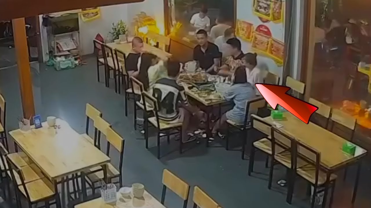 😱 Soup Attack Restaurant Fight