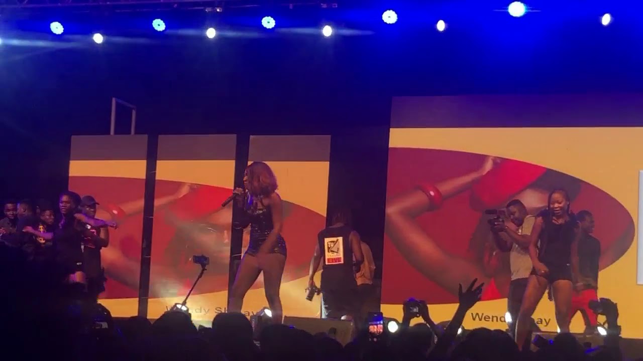 Wendy Shay twerk perfomance at Pent Hall week 2019