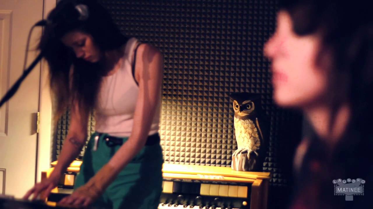 The Coathangers - Trailer Park Boneyard