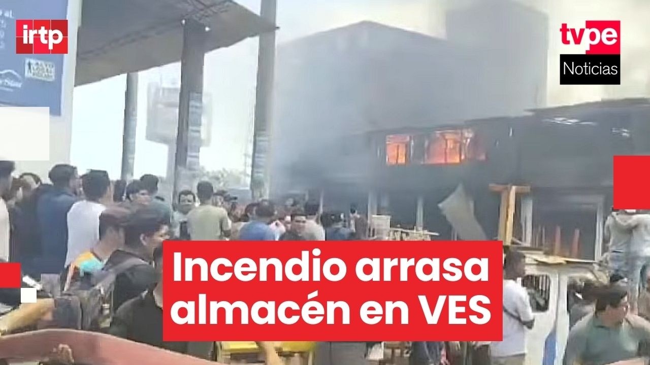 Incendio de gran magnitud destruye almacén cerca de la Línea 1 en Villa El Salvador