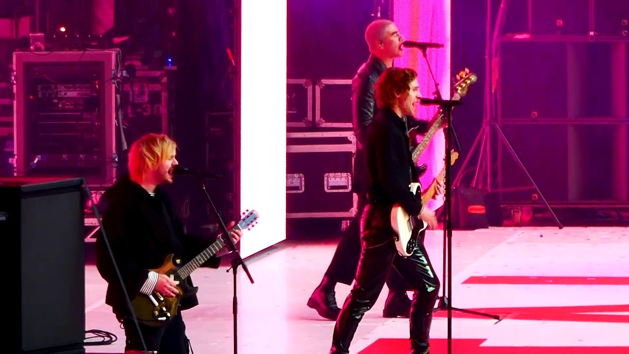 5 Seconds of Summer - Youngblood (Summertime Ball 8th June 2019)