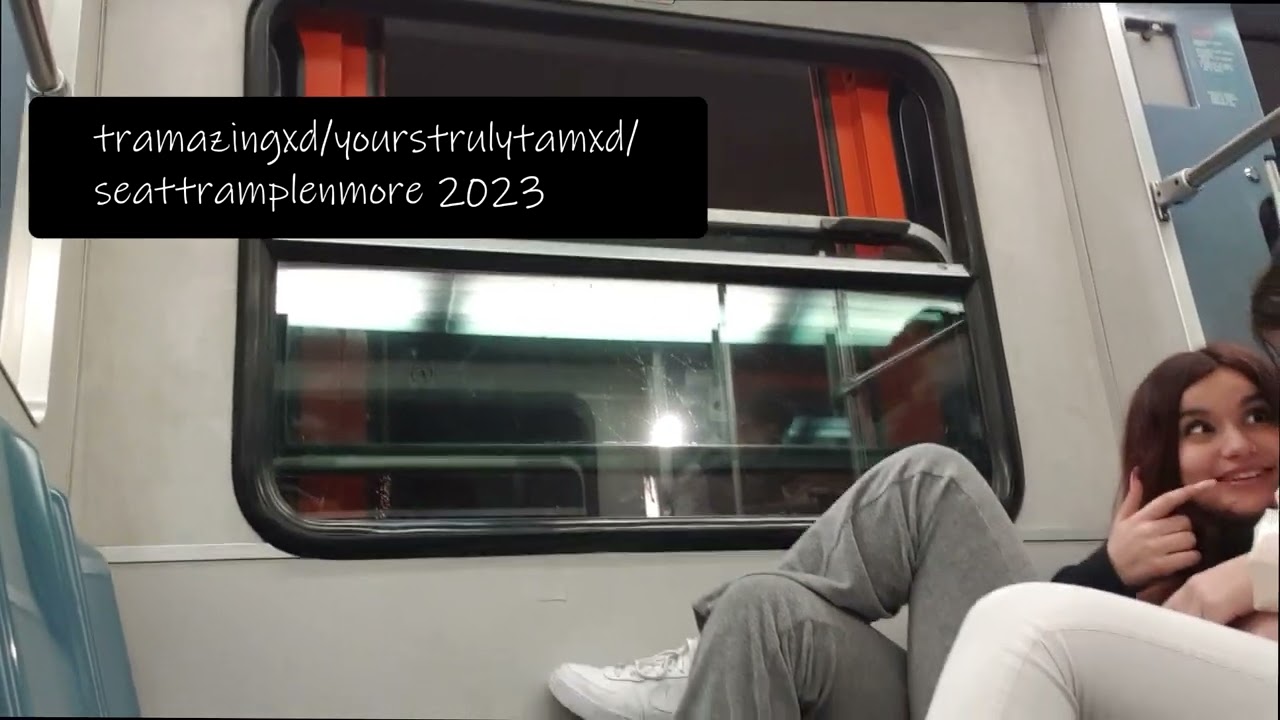 shoes on train seat by 2 girls (22 12 28)