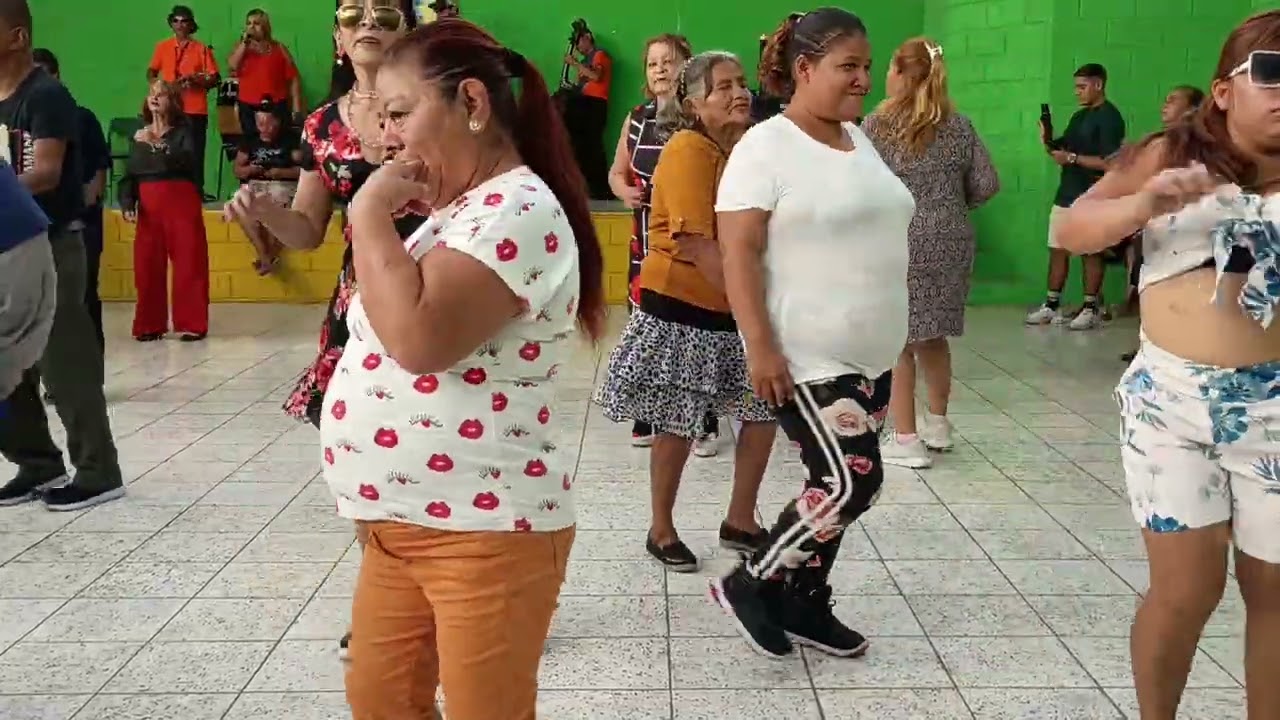 Emperatriz se volvió cantante 🐱🙂,