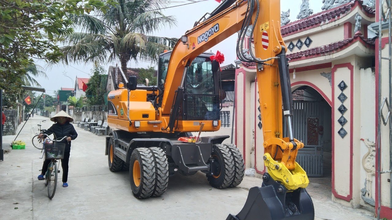 M&aacute;y x&uacute;c đ&agrave;o b&aacute;nh lốp Rhinoceros XN75B gi&aacute; tốt