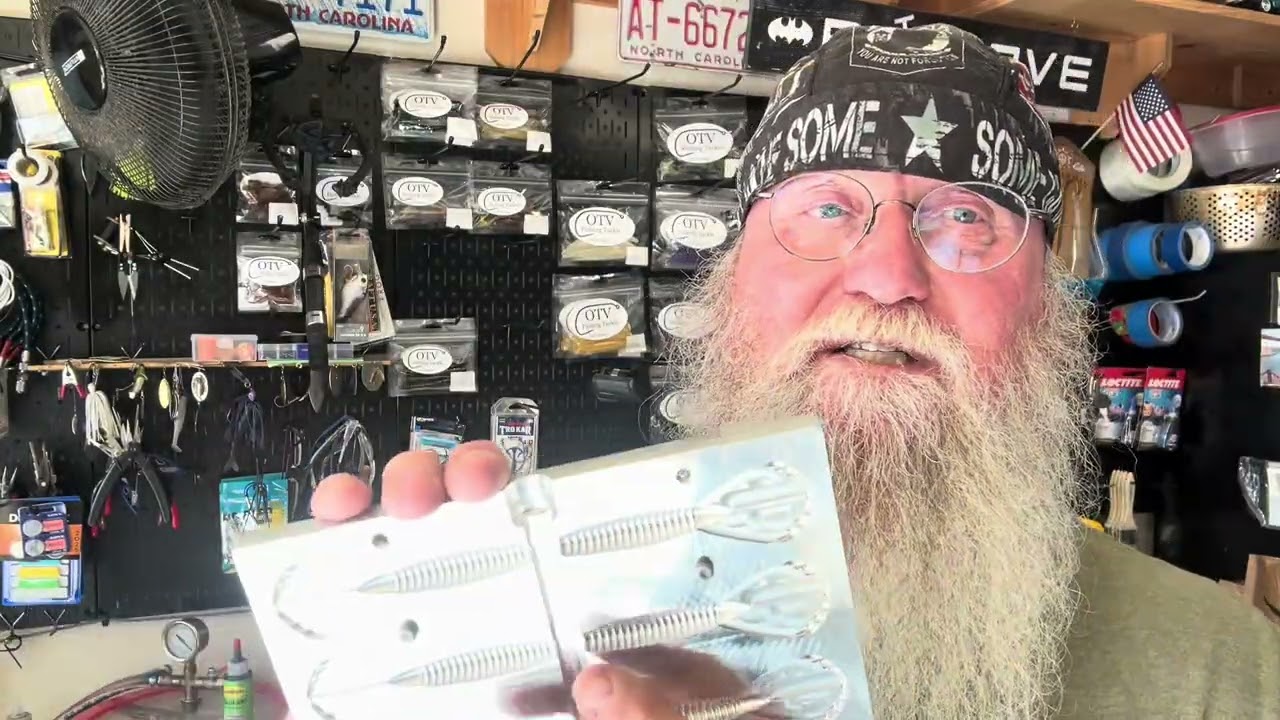 Приманки для животных в зелено-тыквенно-красном цвете