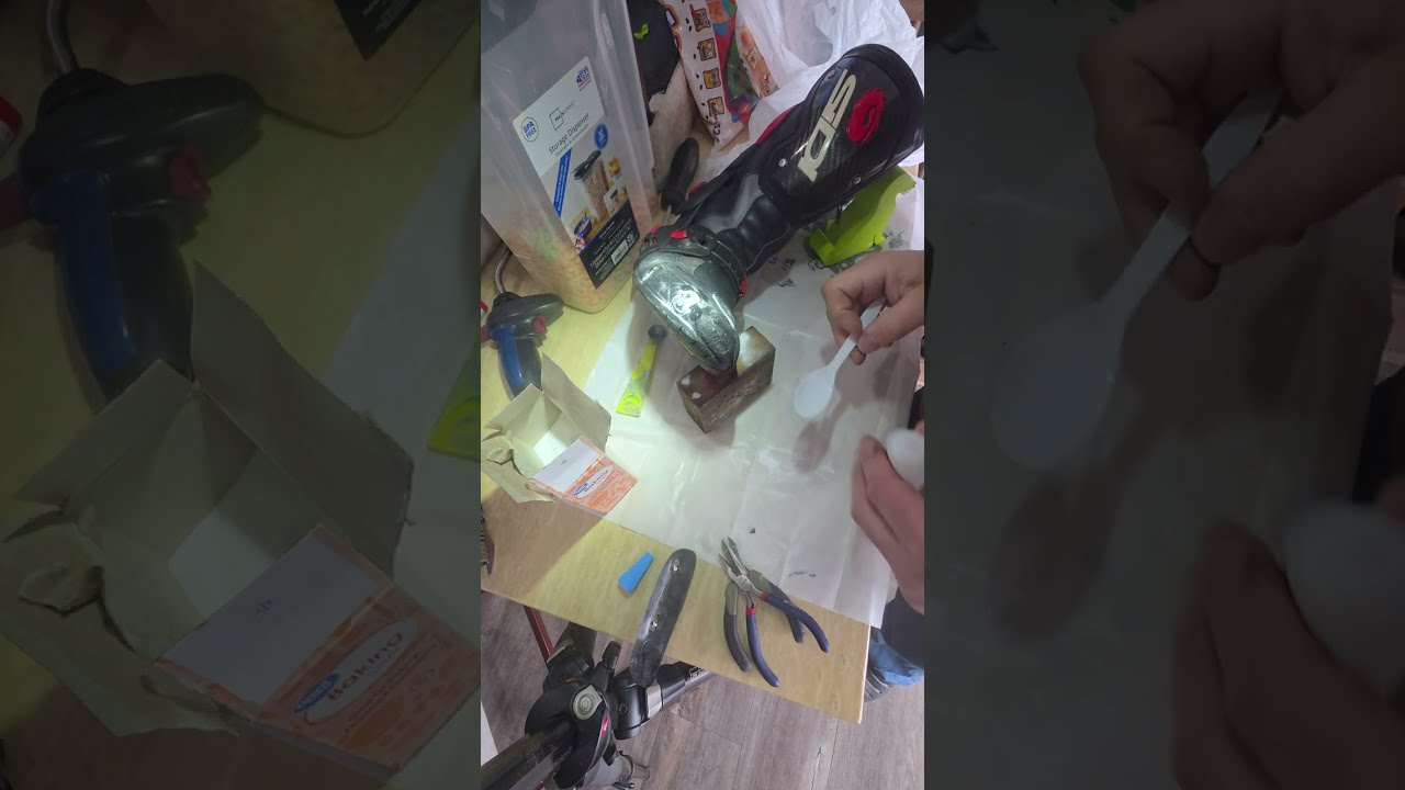 Trying baking soda and super glue#diy,#fix,#tips,#shorts,#ytshorts,#tricks,#repairing,#broken