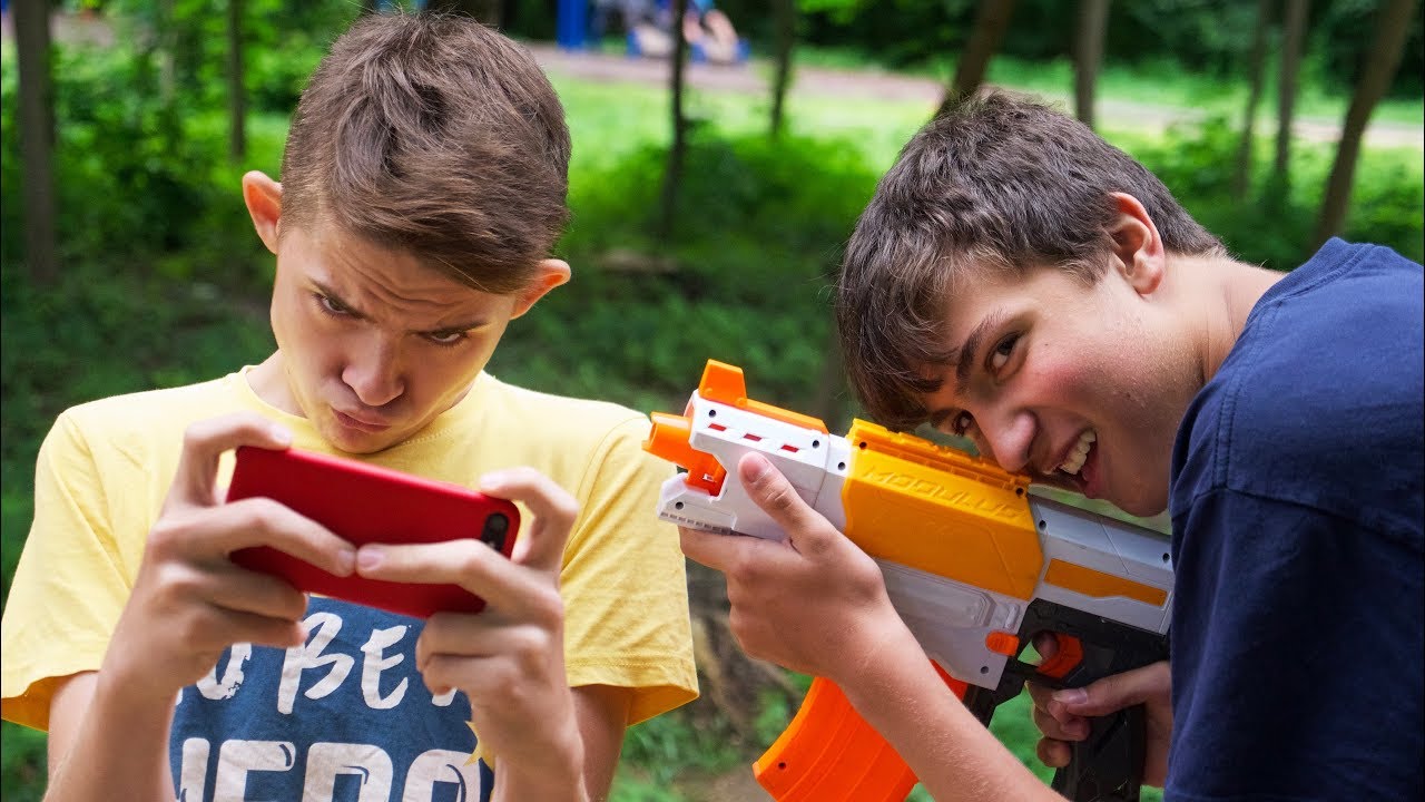 Nerf WAR // На меня НАПАЛИ из за Игры Нёрф MINECRAFT // Дизмон