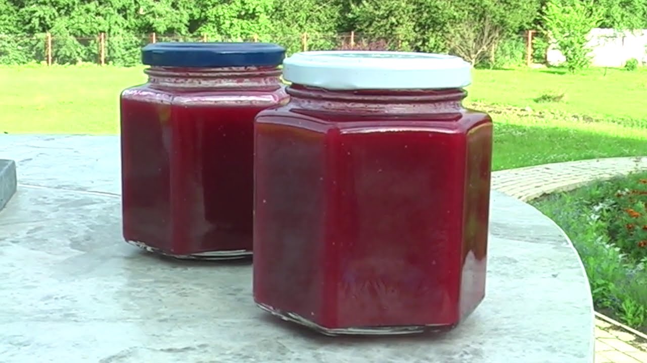 Соус из красной смородины к мясу и птице