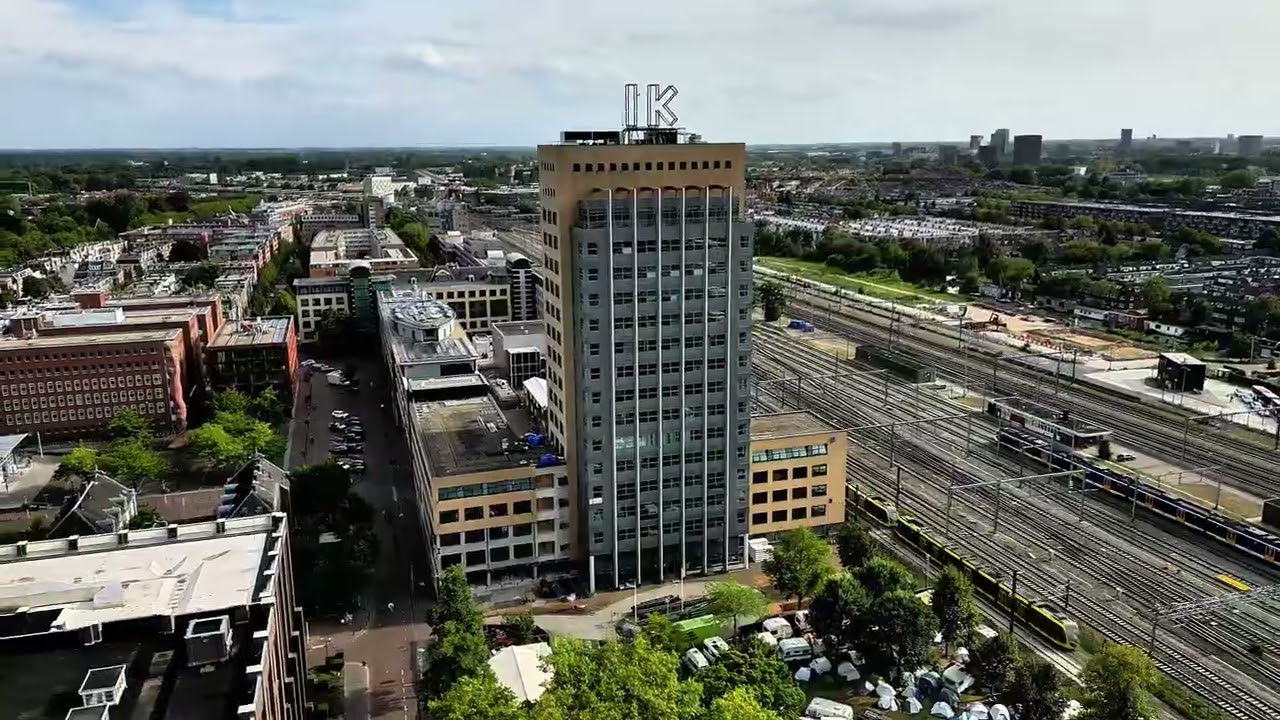 Centrum Utrecht, de dom en omgeving centraal station, vanuit een drone (DJI mini 3 pro)