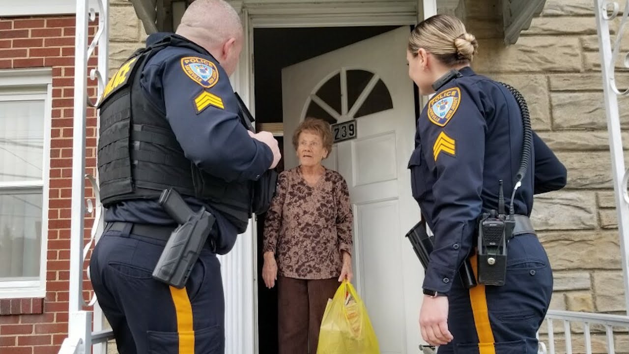 N.J. police officers deliver groceries to the elderly