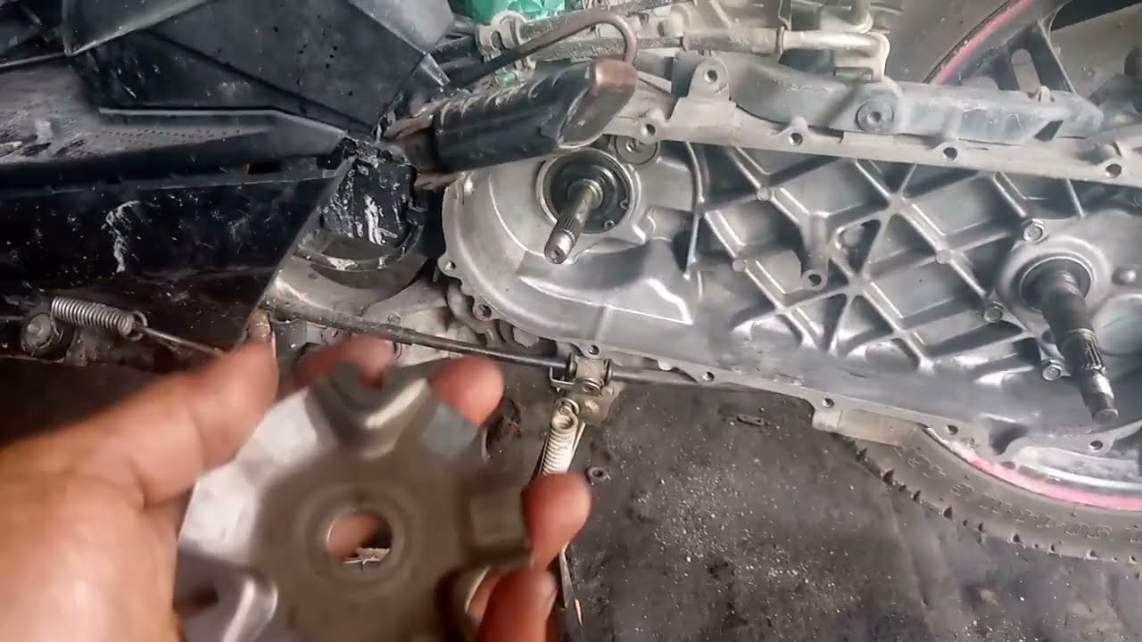 Servis Honda beat fi ,oli rembes dan gas tidak stabil 