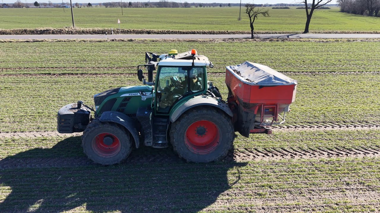 FENDT 718 с разбрасывателем удобрений RAUCH / 4K