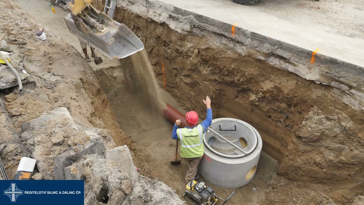 &Uacute;sek 23 &ndash; Devět kř&iacute;žů &ndash; Ostrovačice: Instalace kanalizace (177,7 km)