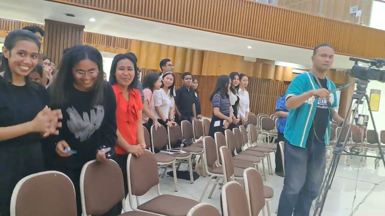 Tarian etnik Sunda di Ibadah Kreatif Fak Teologi UKSW 