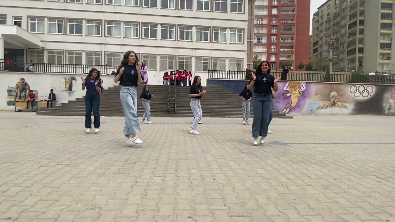Şehri Nuh ortaokulu 23 Nisan 7. Sınıflar dans 💃 😀😀😀😀😀