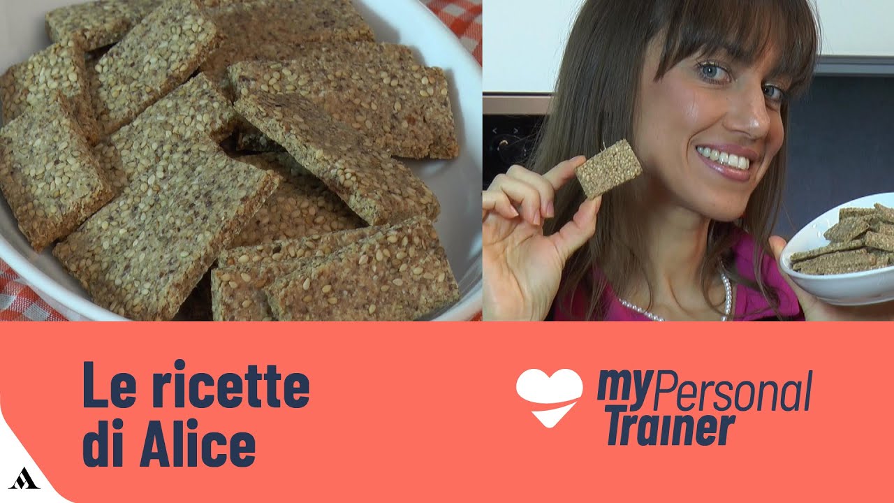 Snack proteici fatti in casa: cracker con mandorle, semi di lino e avena