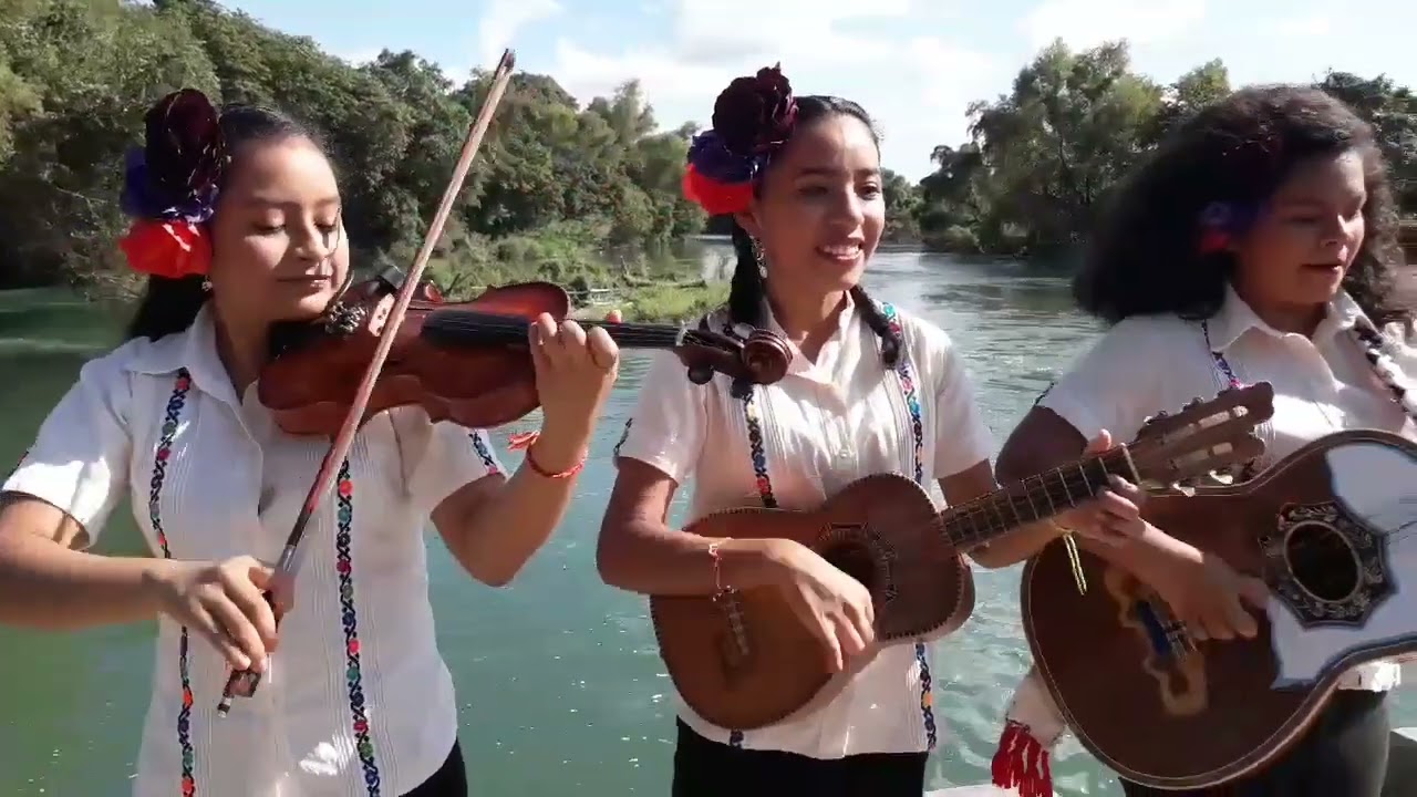 Trío Lucero Huasteco - La Leva