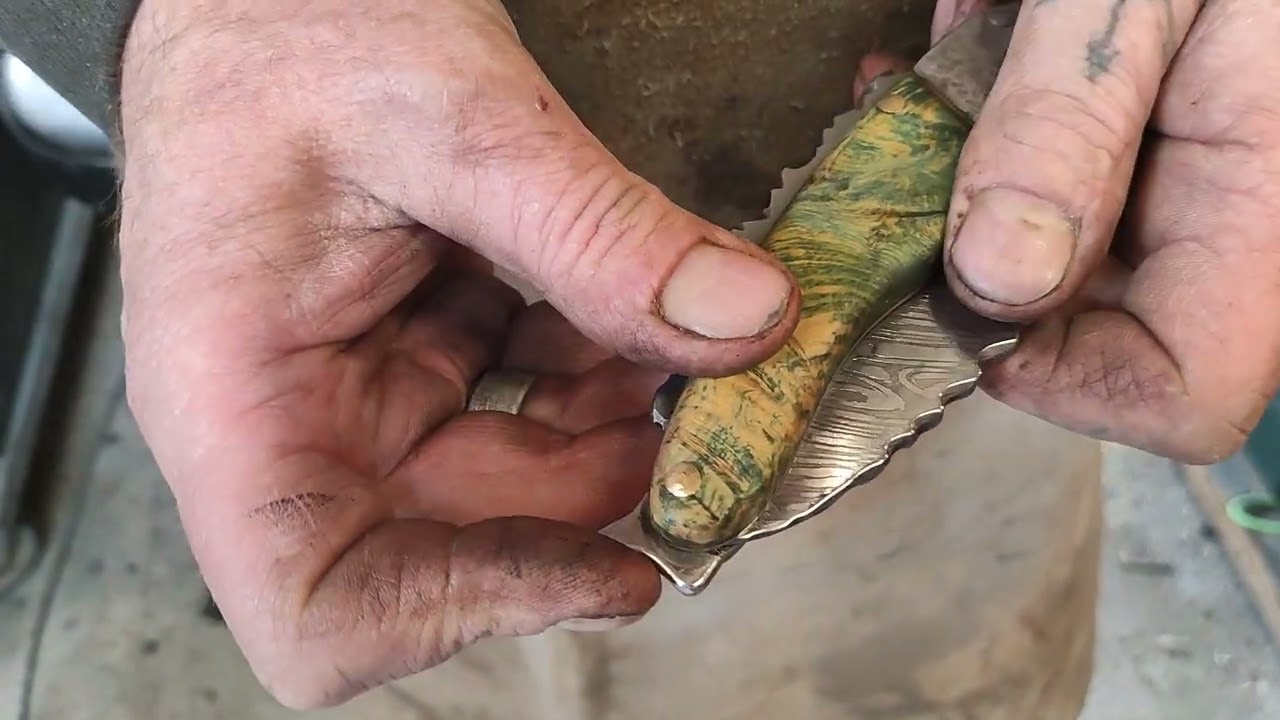 Couteau coupe corde en damas par BST Artisan Bois Cr&eacute;ateur de Couteaux Ard&eacute;chois
