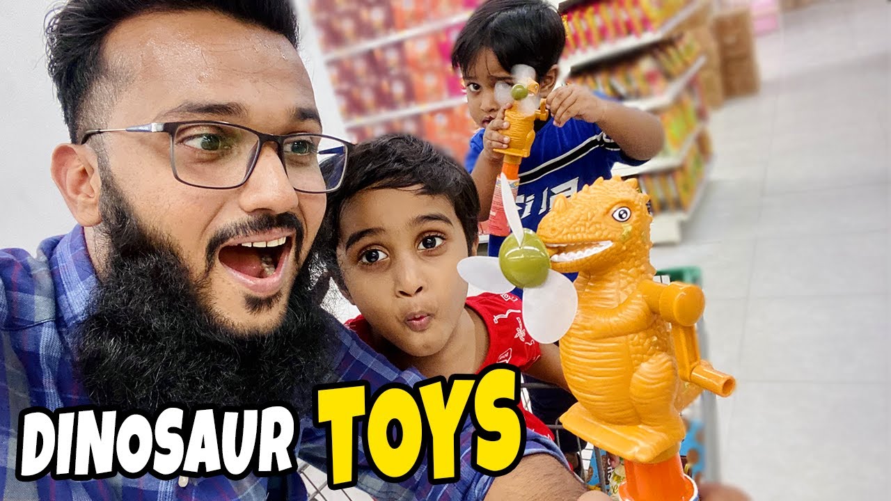 Dono Bachon k liye dinosaur toys le liye 🦖 (Fahad Bhai Official)