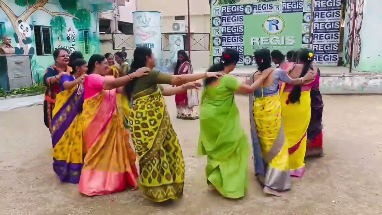 🌸 Bathukamma celebrations at Regis Heritage School – a day of colors, flowers & tradition 🌼✨