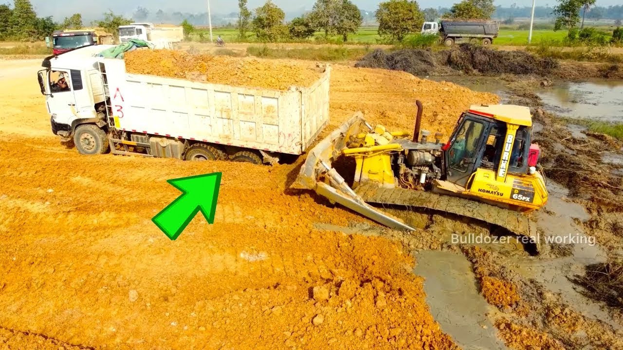 Incredible Landfill!! Dump Truck 25ton Back Uploading overturned recovery by Bulldozer Komatsu D65PX