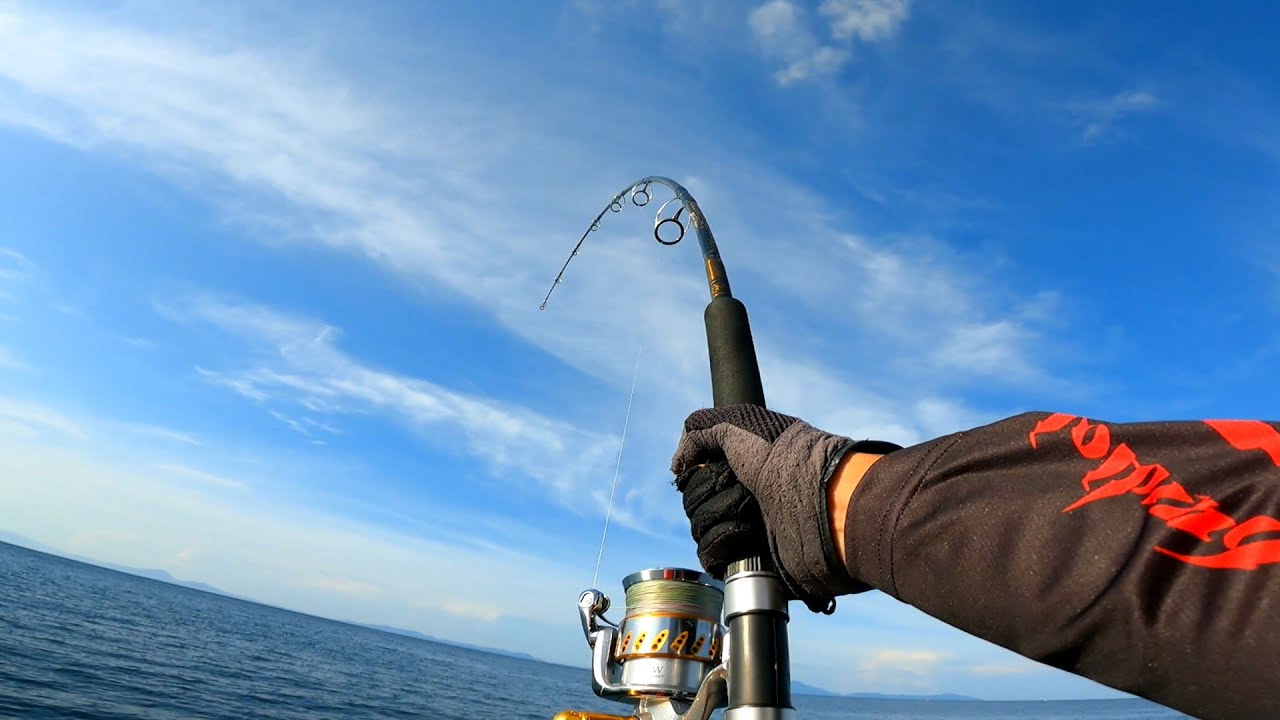 POPPING FISHING AT A NEW SPOT USING 100gr POPPER || THE SEA IS CALM IMMEDIATELY STRIKE